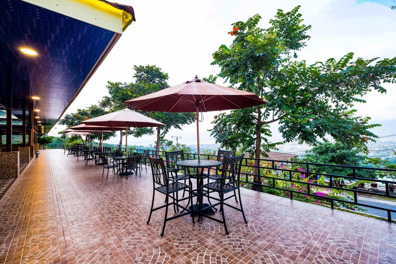 Bukit Indah Doda Hotel & Resorts パル エクステリア 写真